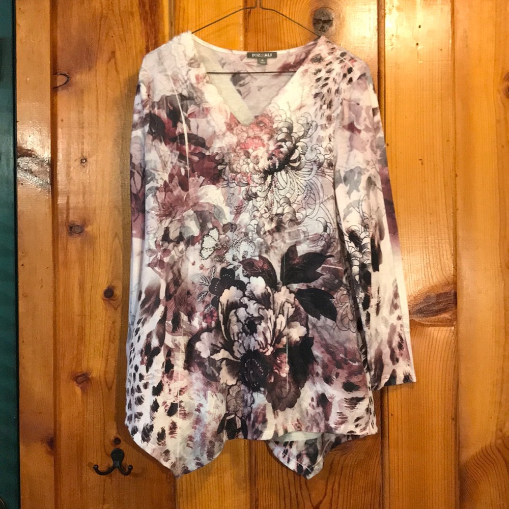 Like new colorful top